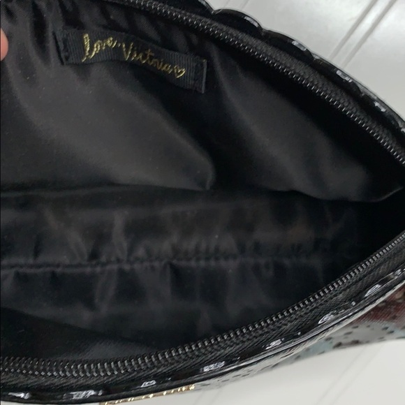 Victoria’s Secret Black Gold Cut Out Makeup Bag. SM1688 - Picture 5 of 8